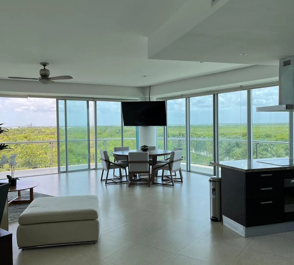 הקונטקטים של Beach, Pool 3Br Apartment - 8 Guests