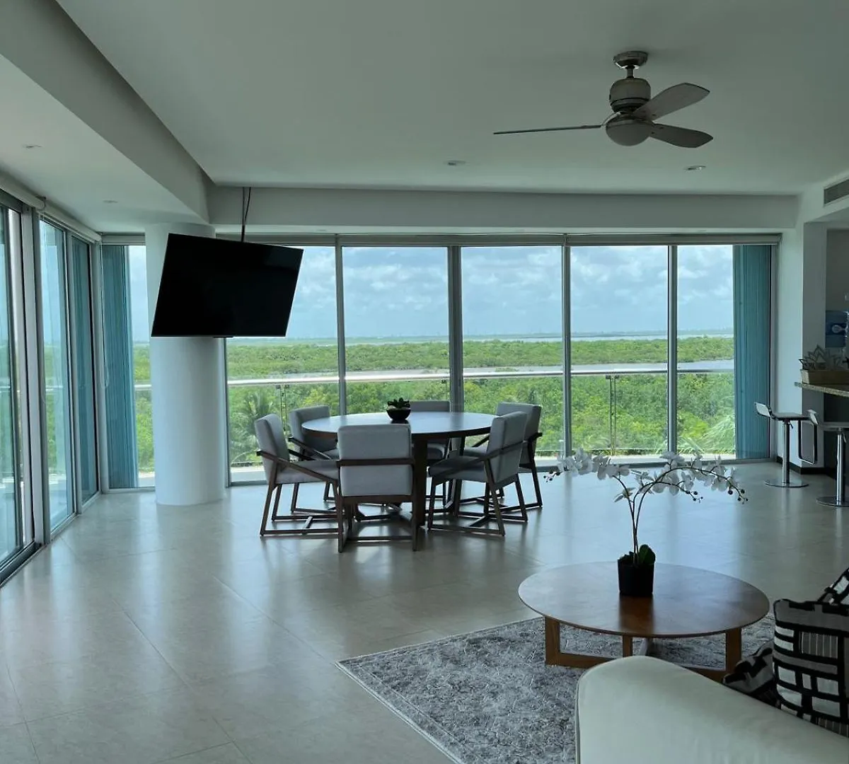 Beach, Pool 3Br Apartment - 8 Guests Cancún 0*,  Messico