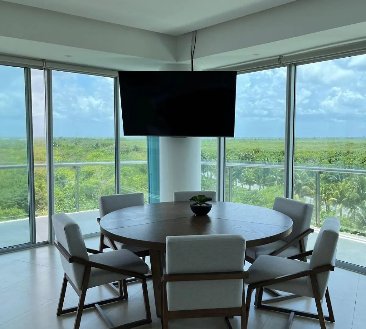Beach, Pool 3Br Apartment - 8 Guests Cancún