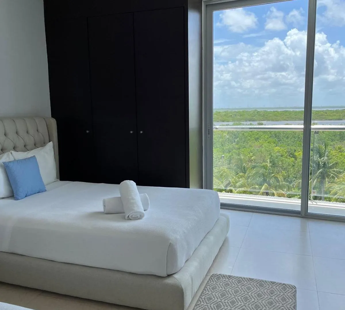 Beach, Pool 3Br Apartment - 8 Guests Cancún